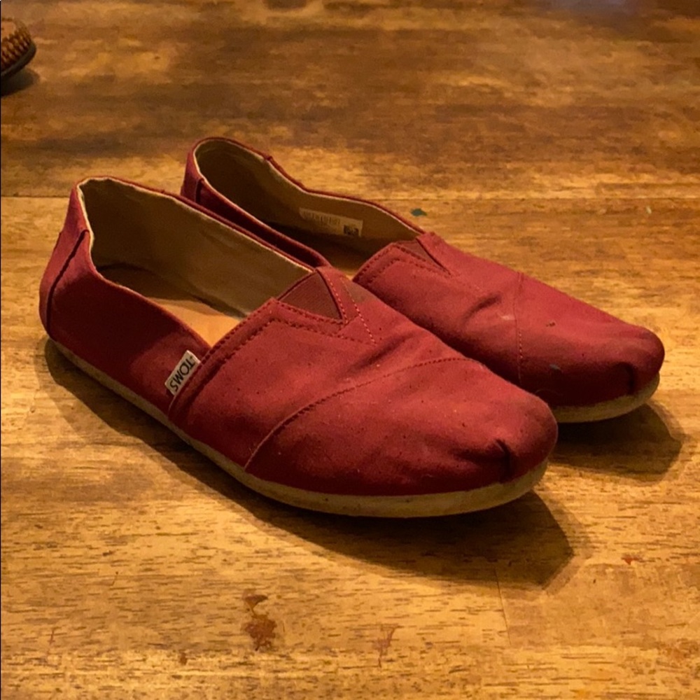 Maroon Toms